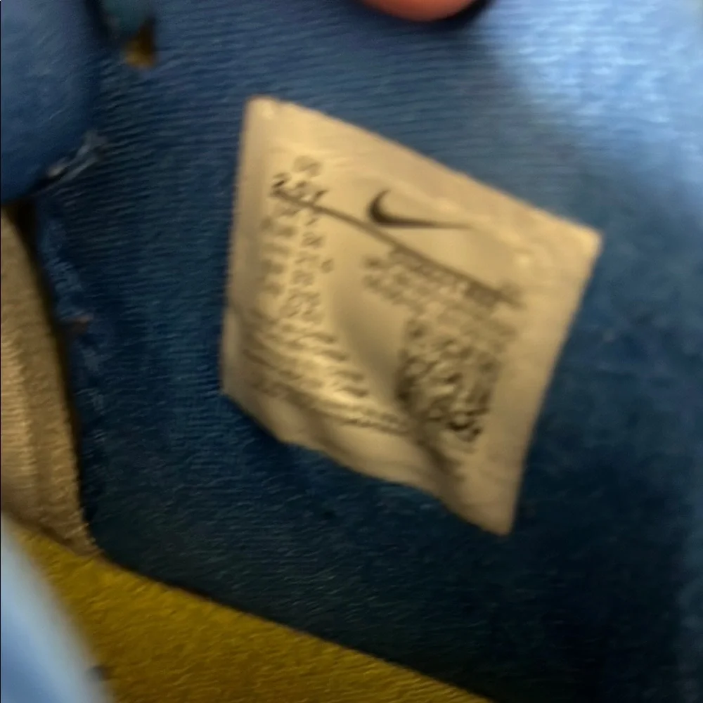 Kyrie Nike Spongebob Sneakers - Picture 4 of 5